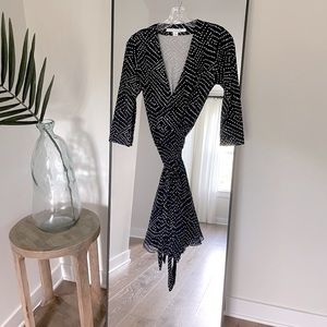 DVF Irina Navy & White Wrap Dress 0 EUC